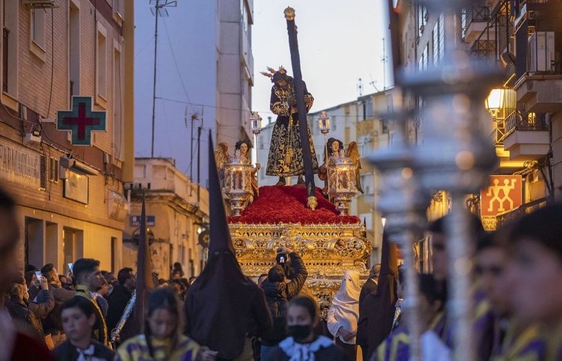La lluvia trunca un Lunes Santo llamado a ser histórico en el que solo Calvario se salvó