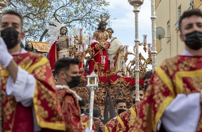 ¡A la calle! Las hermandades asumen el riesgo de lluvia para ofrecer un Martes Santo completo