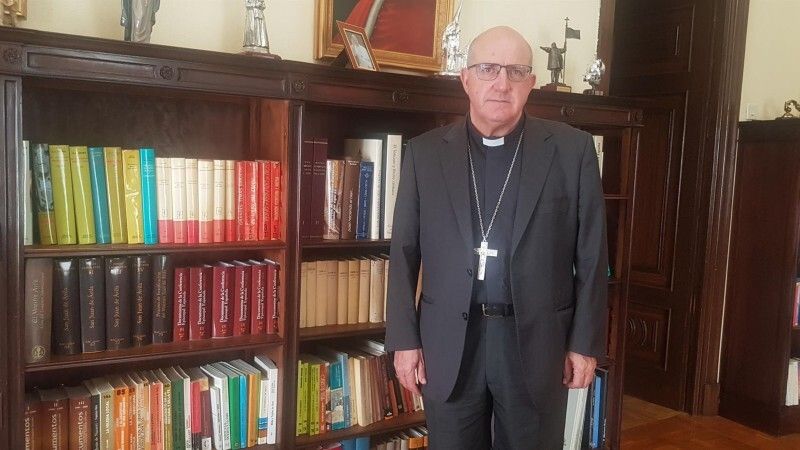 El obispo lamenta los ataques al 'referente moral' que considera la Iglesia: 'Vamos de una guerra a otra'