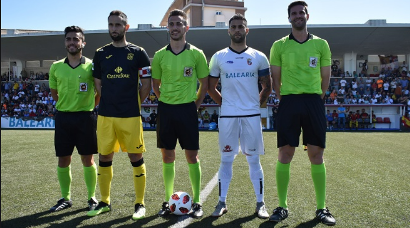 Otra chapuza de la RFEF: el Sevilla Atlético-Recre lo pitará un sanluqueño que ya le ha sacado cinco tarjetas rojas al Decano