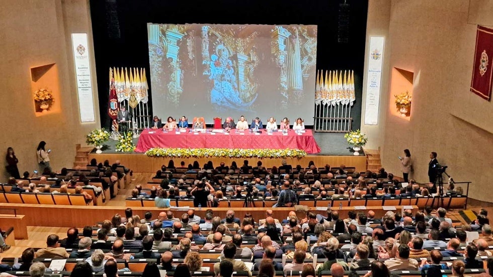 La Hermandad Matriz traslada a sus filiales la necesidad de limitar la 'saturación' de vehículos a motor en los caminos