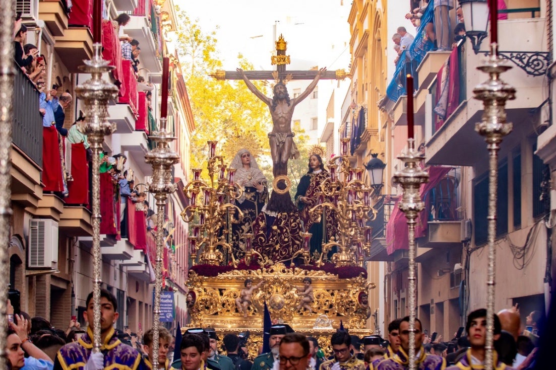 Huelva vive el día grande de su Semana Santa con un Miércoles Santo de ensueño