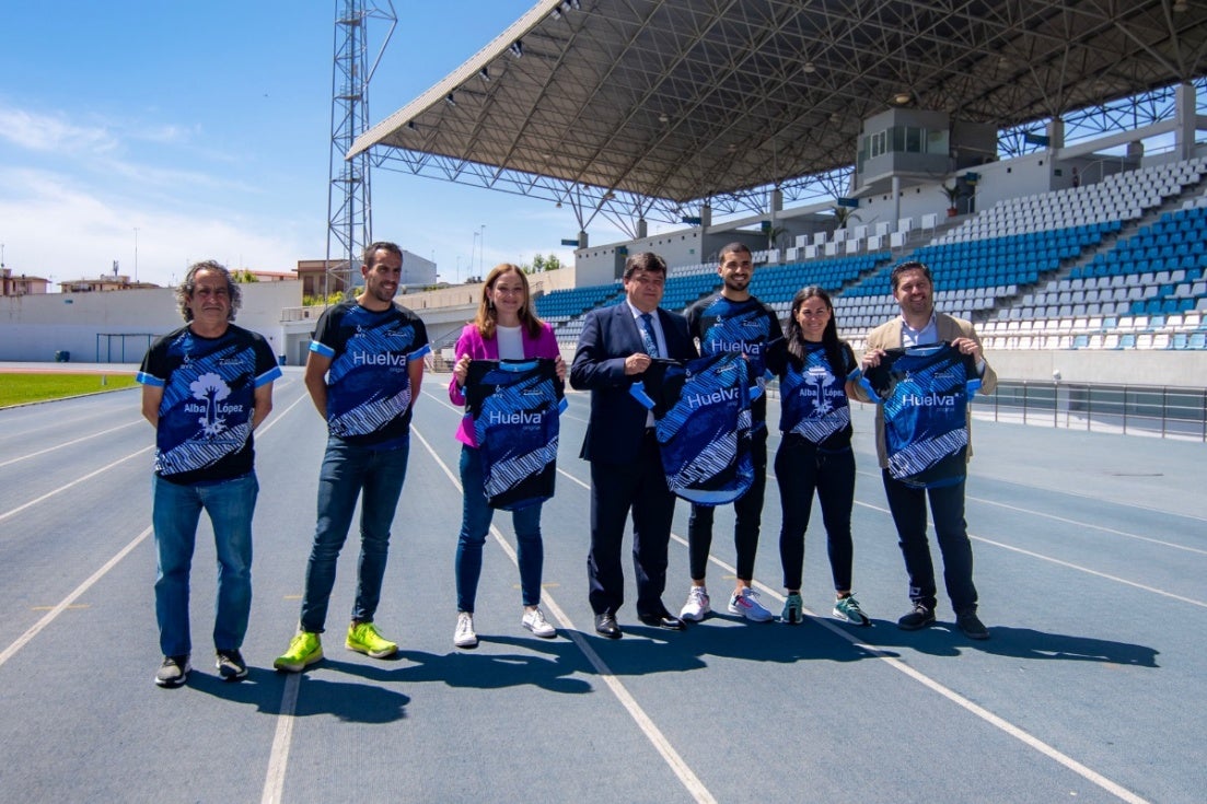 Zakaria Boufaljat se estrena como embajador de la marca Huelva Original en el Nacional Universitario