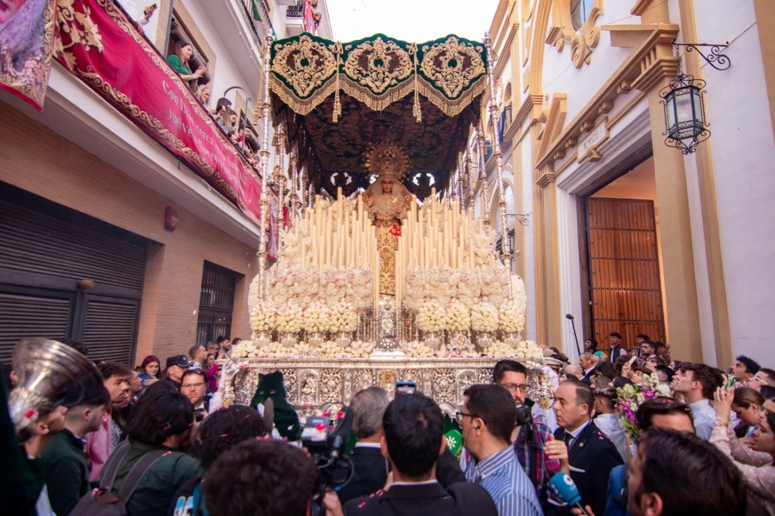 Huelva vive el día grande de su Semana Santa con un Miércoles Santo de ensueño