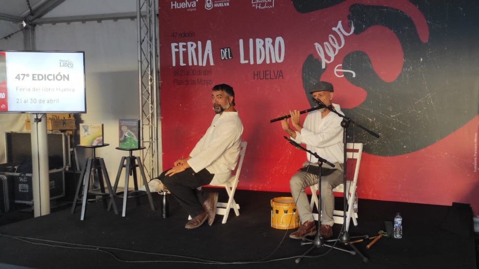 Cientos de personas han pasado por el stand de Diputación desde que empezó la Feria del Libro