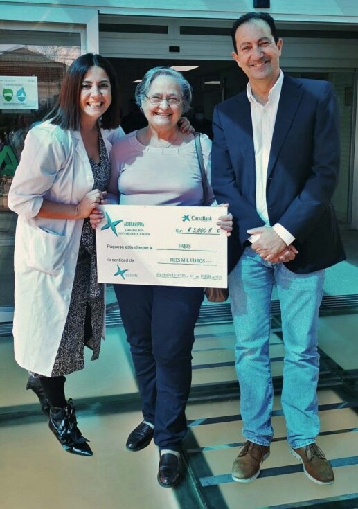 La Asociación contra el Cáncer de Higuera de la Sierra dona 3.000 euros para la investigación oncológica