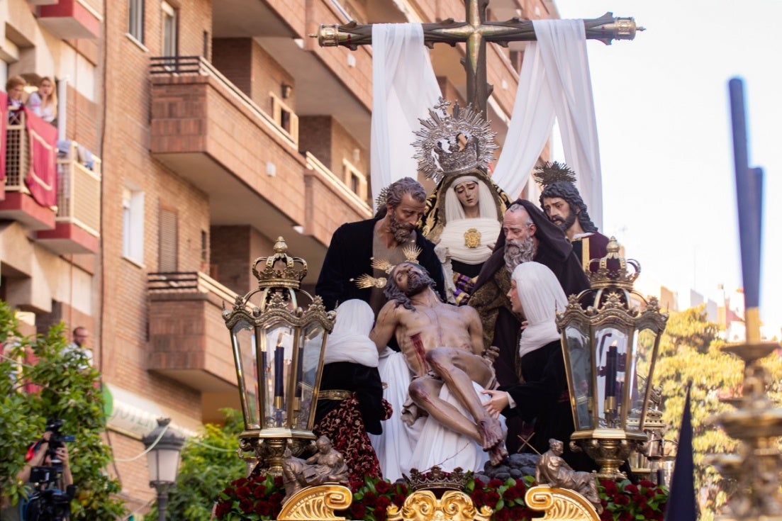 Huelva vive el día grande de su Semana Santa con un Miércoles Santo de ensueño