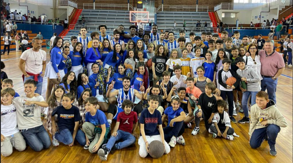 El Huelva Comercio acelera tras el descanso, elimina a La Zubia y jugará la fase de ascenso a LEB Plata (69-63)