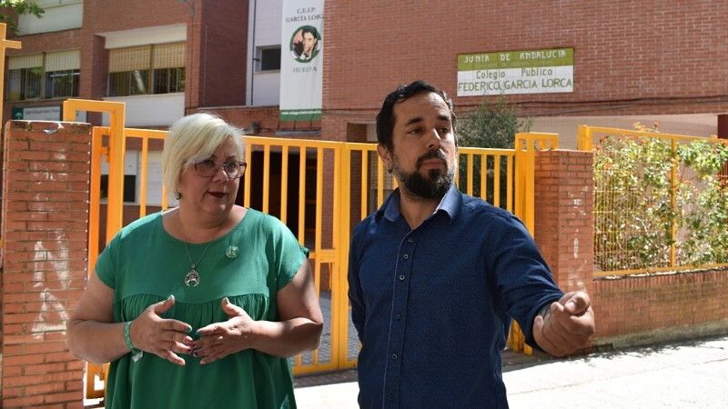 Adelante Huelva velará por la bioclimatización en centros públicos y completará becas para familias humildes