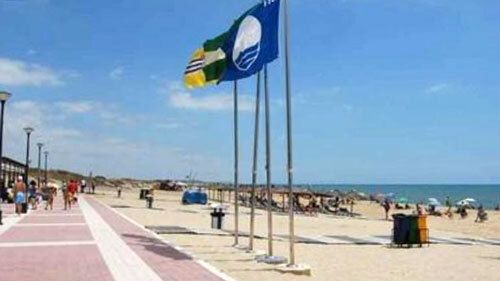 Las playas onubenses pierden ocho de sus once banderas azules