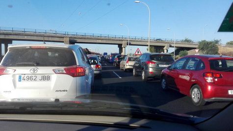Importantes retenciones en la A-49 tras una colisión múltiple