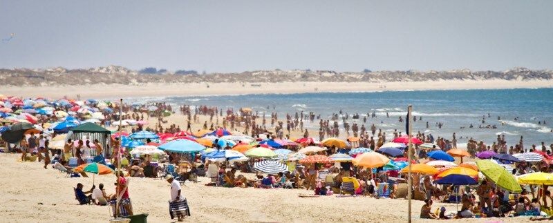 Las playas onubenses pierden ocho de sus once banderas azules