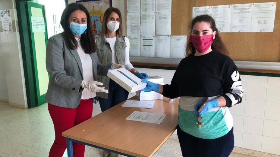 Educación facilita 430 tablets al alumnado sin medios tecnológicos para continuar su formación