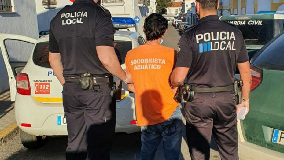 Dos detenidos en Cartaya que sumaban casi una veintena de denuncias por burlar el confinamiento