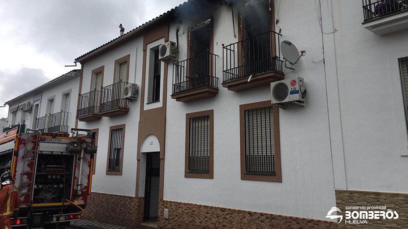 Bomberos sofocan un incendio en una vivienda de Valverde