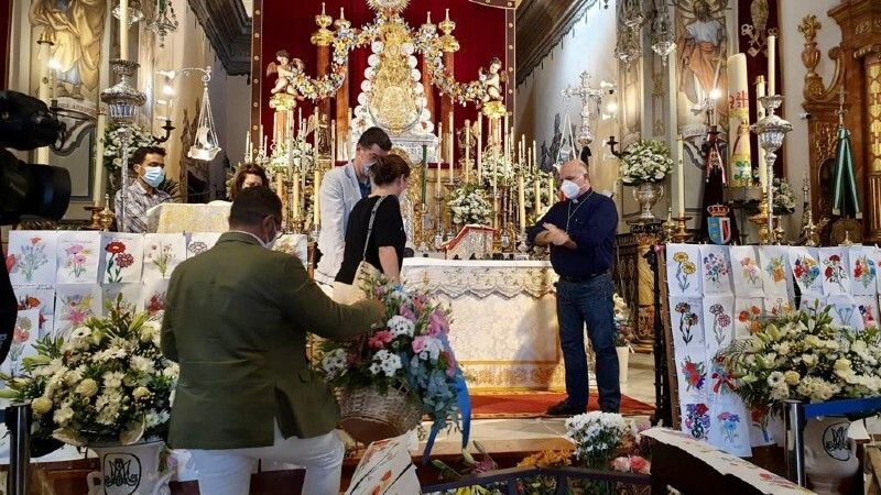 La Diputación Provincial hace una entrega floral a la Virgen del Rocío