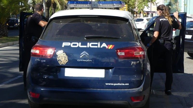 Dos detenidos en Huelva por asestarle cinco puñaladas y varias patadas en el suelo a un joven en una trifulca por un mechero