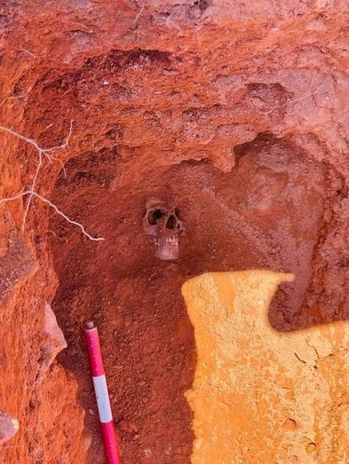Hallan el primer resto óseo en la fosa común de Minas de Riotinto