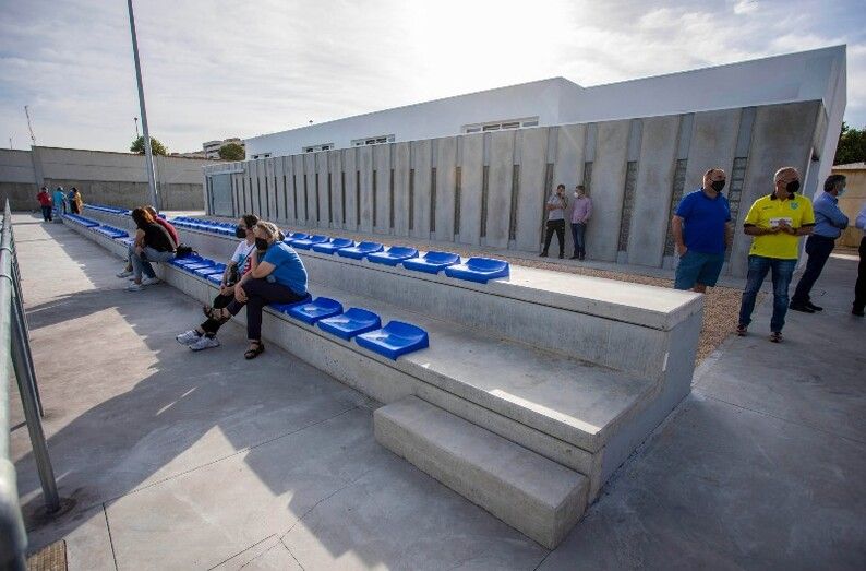 La barriada de Pérez Cubillas ya cuenta con un campo de fútbol de primer nivel