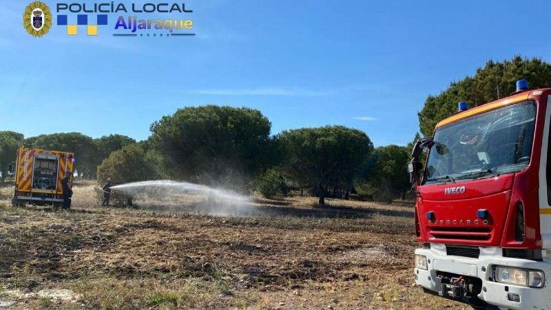 Vecinos sofocan un conato de incendio en La Monacilla que originó supuestamente un tractor