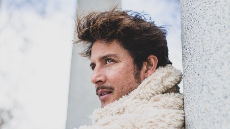 Manuel Carrasco ofrecerá cinco conciertos acústicos en festivales en julio de este año