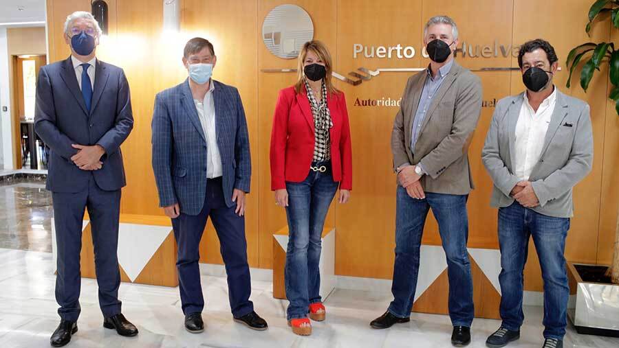 La presidenta del Puerto recibe a la adjudicataria del concurso de la Marina del Muelle de Levante