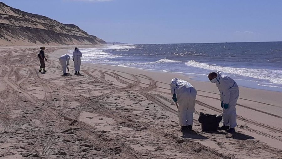 Subdelegación dice que la sanción por el vertido de hidrocarburo en la costa podría llegar a los 600.000 euros