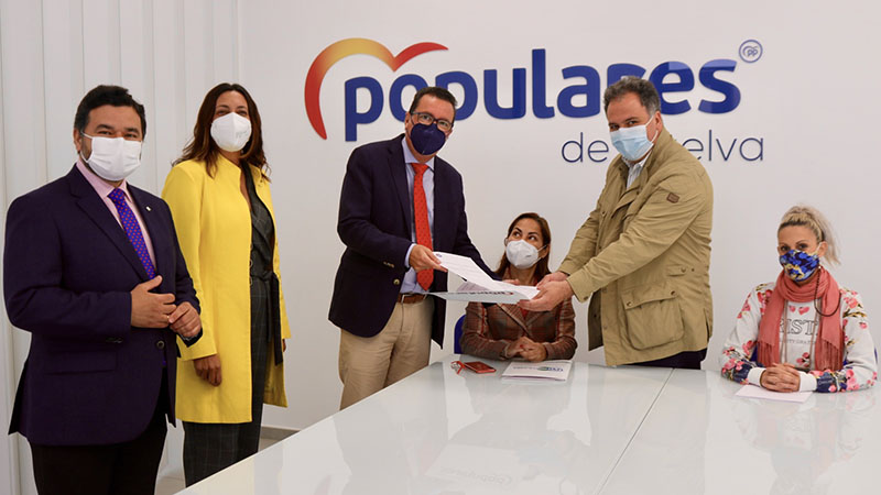 Manuel Andrés González presenta 1.632 avales para continuar liderando al PP en la provincia de Huelva