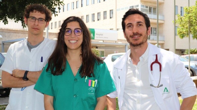 Una residente del Hospital Juan Ramón Jiménez gana el primer premio en un concurso nacional de casos clínicos de cáncer de pulmón