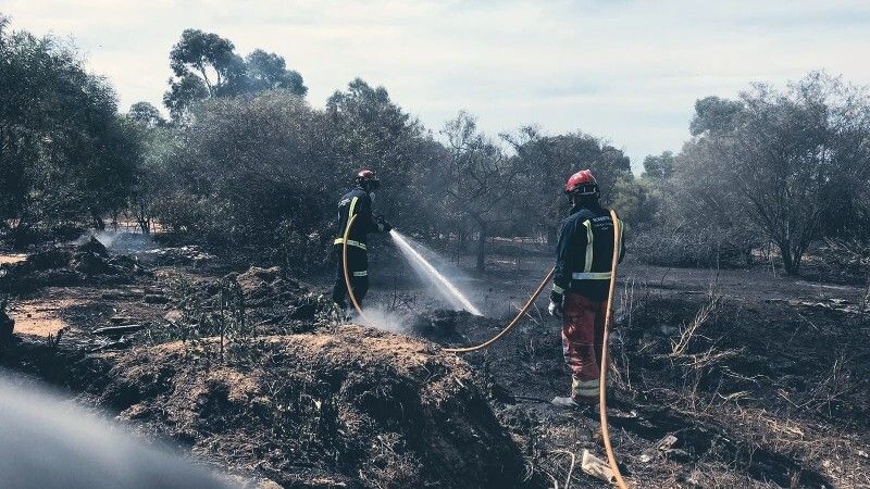 Sofocan un incendio en un vertedero de Palos de la Frontera