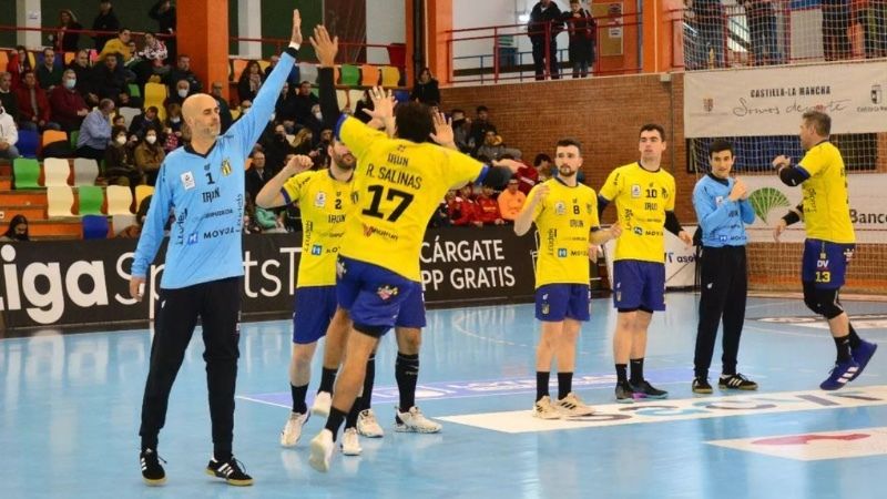 Un estratosférico Sierra guía a Bidasoa al segundo puesto en Asobal tras remontar a Granollers