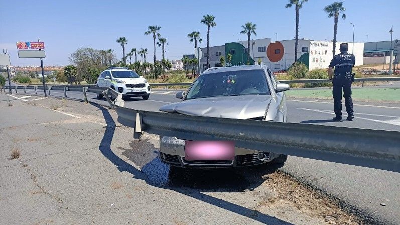 Aparatosa salida de vía en la N-431 en Cartaya