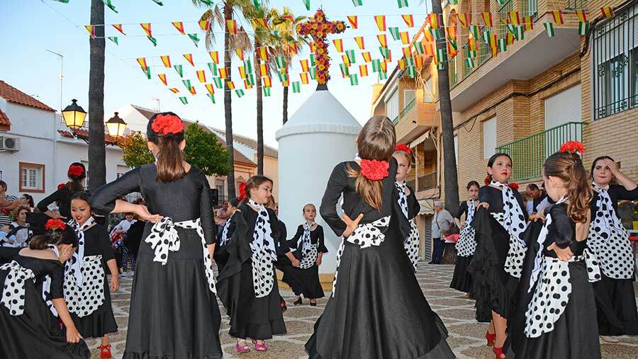 Palos de la Frontera se llena de color para celebrar sus tradicionales Cruces de Mayo