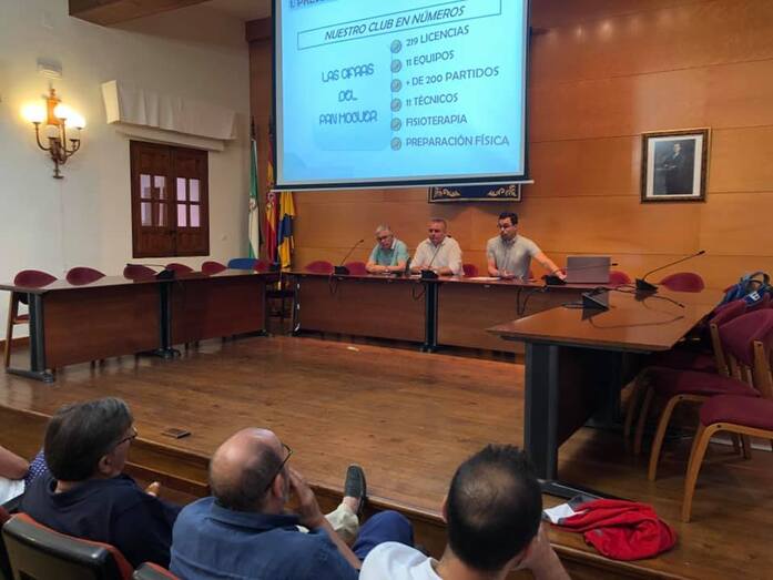 Enrique Cumbreras continuará cuatro años más presidiendo el PAN Moguer