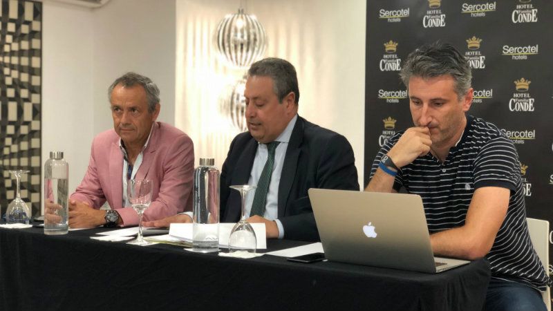 El Enrique Benítez presenta a su nueva directiva y anuncia que bajará el precio de los abonos