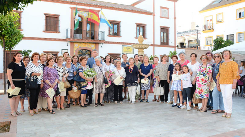 Los alumnos del Taller de Borde, Enrejillado y Bolillos de Palos exponen sus trabajos