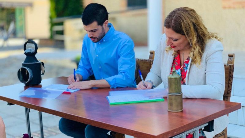 El PSOE y Adelante firman un acuerdo que lleva a la socialista Syra Senra a la Alcaldía de Valverde