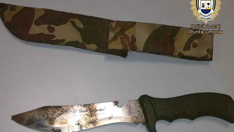 Denuncian a un individuo que andaba por Punta Umbría con un puñal en la mano