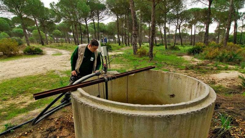 Más de una decena de organizaciones apoyan a la Guardia Civil y a la CGH y piden el 'cierre inmediato' de los pozos ilegales