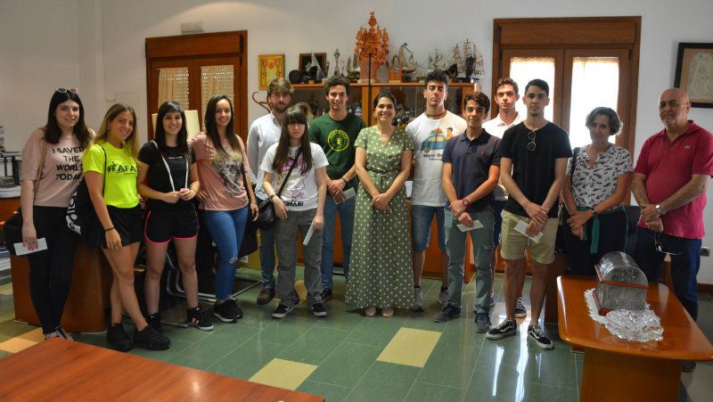 Nueva entrega de Becas Matrícula y Erasmus a jóvenes estudiantes de Palos de la Frontera