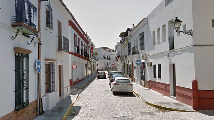 Hospitalizado tras caerle encima el techo de una habitación en Almonte