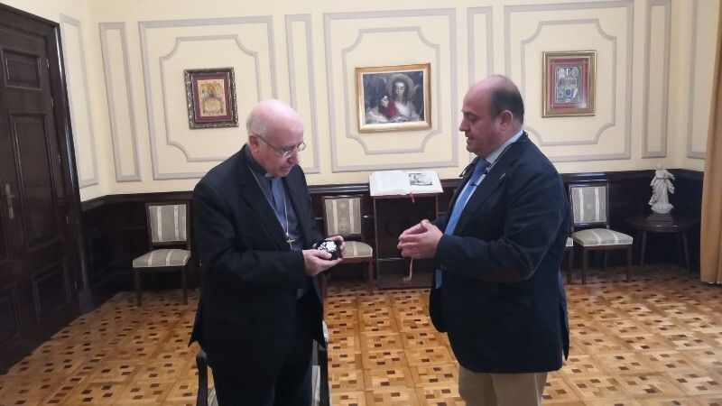 La Hermandad de las Tres Caídas le concede su Medalla de Plata a José Vilaplana