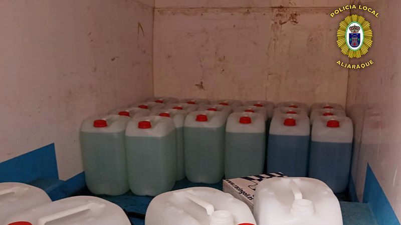 Intervenidos en Aljaraque 30 bidones de gasolina y más de 1.300 euros