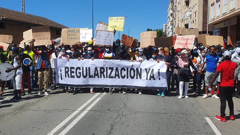 Concurrida marcha en Huelva para pedir la 'regularización ya' de las personas migrantes