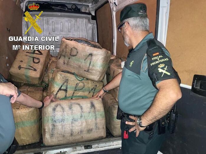 Cinco detenidos y 37 fardos de hachís intervenidos en una operación en Isla Cristina