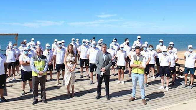 La alcaldesa de Punta, decepcionada con la Junta porque sólo el 10% de los vigilantes de playa son del pueblo
