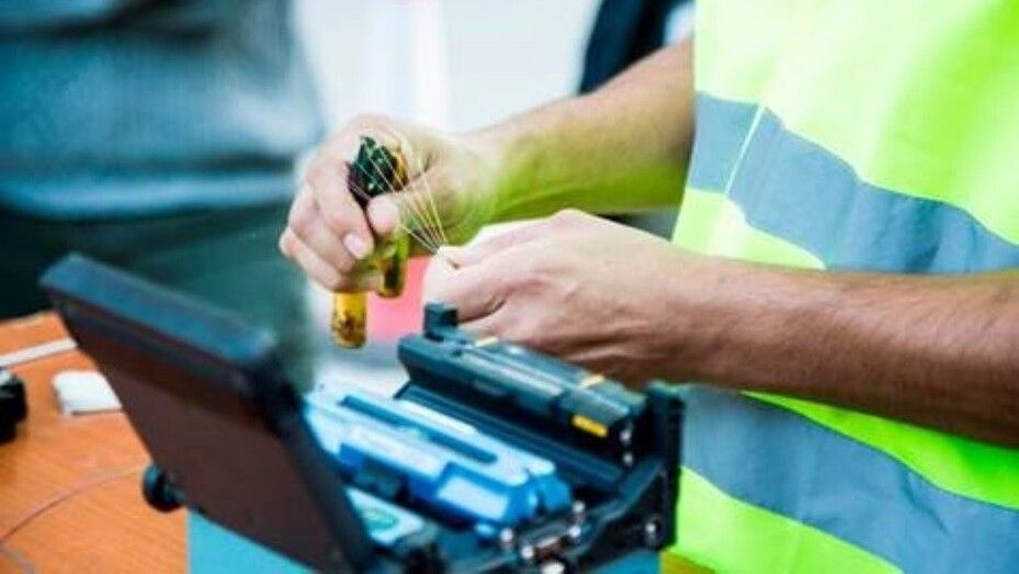 Se buscan cuatro instaladores de fibra óptica para altas de abonado