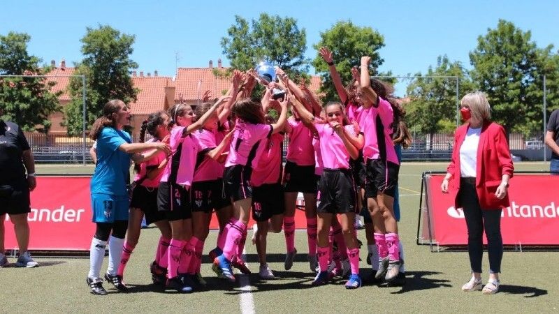 La cantera del Sporting Huelva conquista la X Women's Cup ante el Benfica