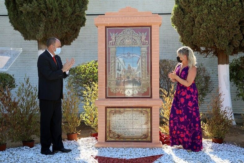 Un retablo y mural cerámico de San Juan Bautista se suman al patrimonio cultural
