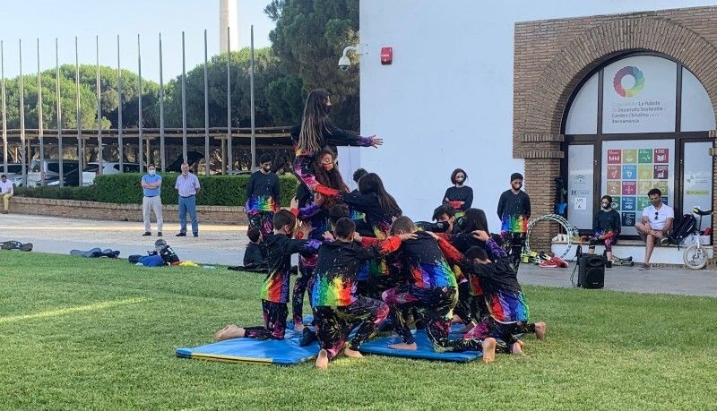 Educación homenajea a los colectivos que han hecho posible el éxito del curso más difícil 